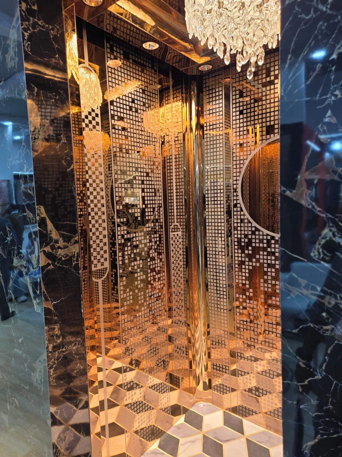 Frameless Structural Glass Lift