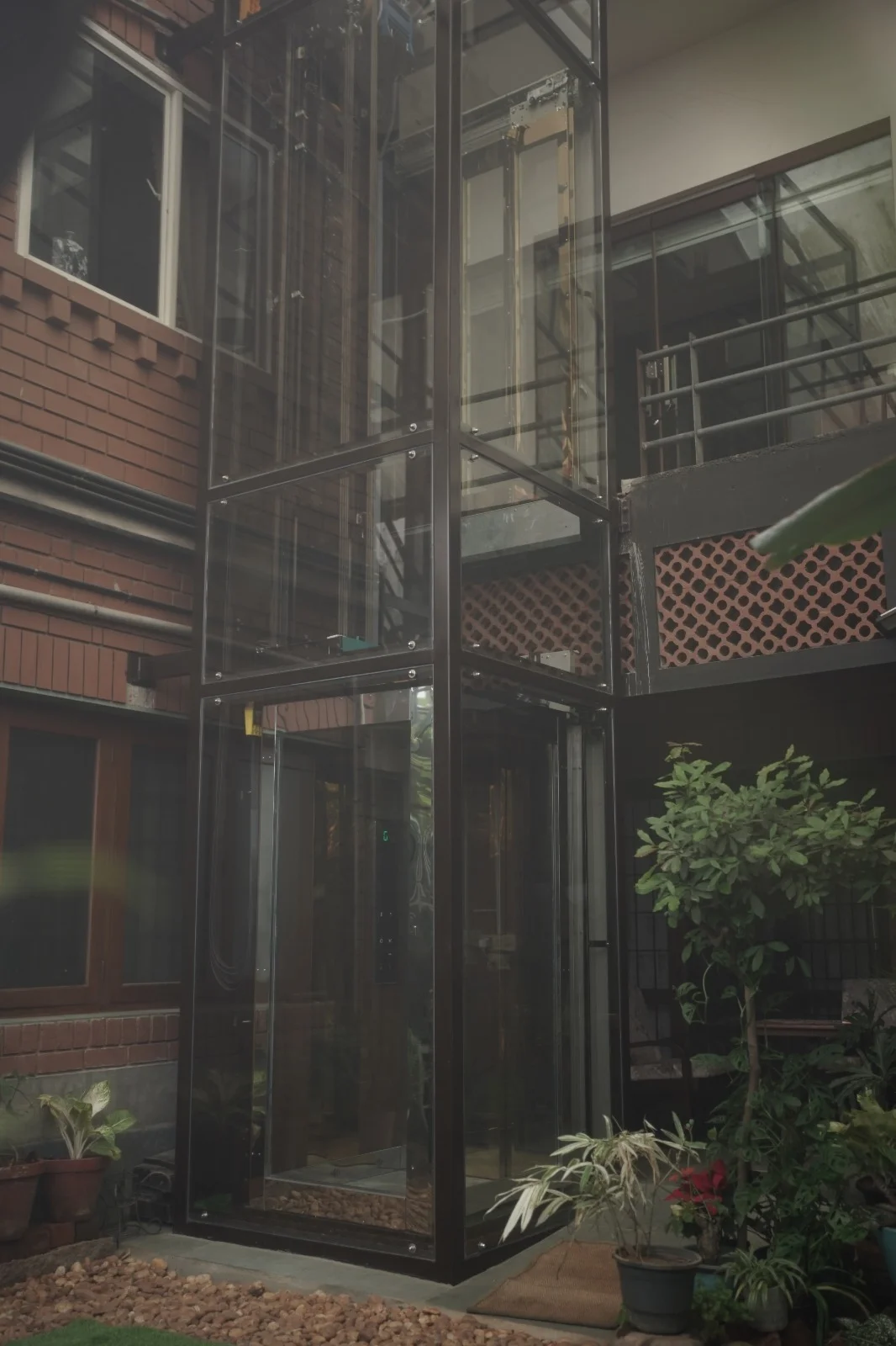 Penthouse Curved Glass Lift
